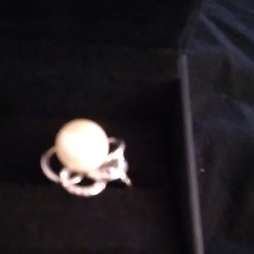 Elegant Silver Pearl Ring